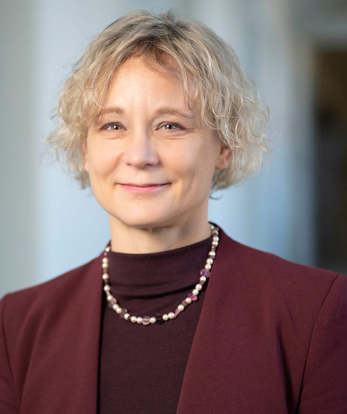 Portaitfoto der Verwaltungsdirektorin Constanze Kastner